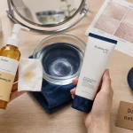 Double nettoyage visage : huile puis gel lavant, 2 étapes