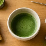 Recette thé matcha maison : eau 70-80°C, mousse fine, zéro grumeau